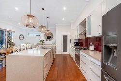4 Pine Valley Cres, Luddenham NSW 2745, Australia