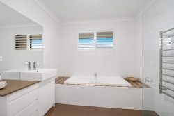 15 Pine Valley Cres, Luddenham NSW 2745, Australia