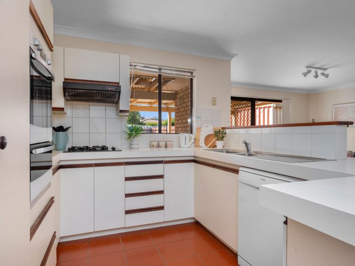 21 Premier St, Hannans WA 6430, Australia