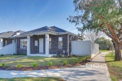 4 Prior Ave, Gladstone Park VIC 3043, Australia