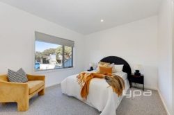 4 Prior Ave, Gladstone Park VIC 3043, Australia