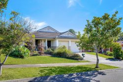 16 Quarterhorse Parade, Wadalba NSW 2259, Australia