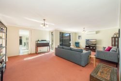 16 Quarterhorse Parade, Wadalba NSW 2259, Australia