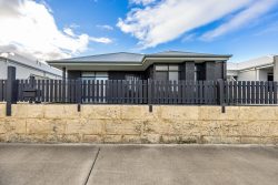 190 Skysail Ave Alkimos WA 6038, Australia