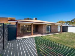15 Robertson St, West Lamington WA 6430, Australia