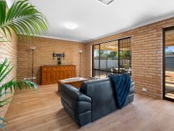 15 Robertson St, West Lamington WA 6430, Australia