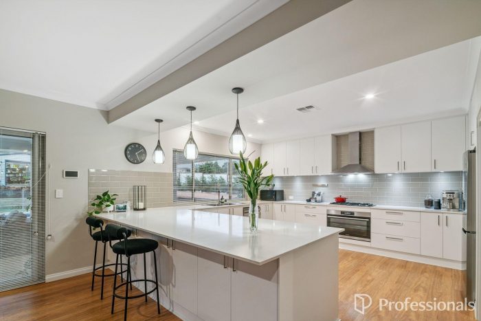 9 Rooth Rd, Lesmurdie WA 6076, Australia
