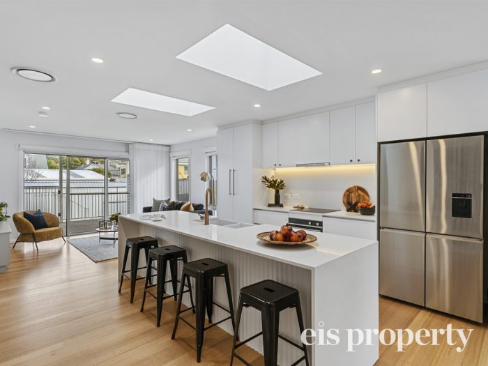14 Rowitta Rd, Lindisfarne TAS 7015, Australia