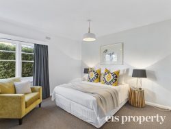 14 Rowitta Rd, Lindisfarne TAS 7015, Australia