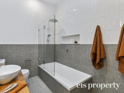 14 Rowitta Rd, Lindisfarne TAS 7015, Australia