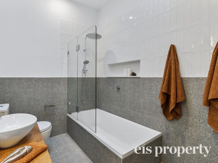 14 Rowitta Rd, Lindisfarne TAS 7015, Australia
