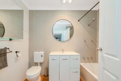 10 Sixth Ave, Toukley NSW 2263, Australia