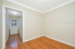 10 Sixth Ave, Toukley NSW 2263, Australia