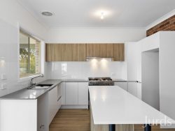 39 McDonald Ave, Paxton NSW 2325, Australia