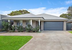 6 Stane Dyke Rd, Stream Hill NSW 2526, Australia