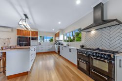 77 Staniland Dr, Strathdickie QLD 4800, Australia