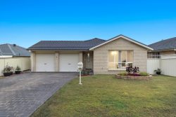 2 Tern Cl, Cameron Park NSW 2285, Australia