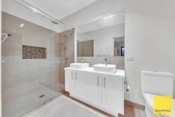 24 Trumpeter Dr, Tarneit VIC 3029, Australia