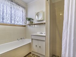 407 Village Dr, Kingston TAS 7050, Australia