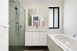116 Vineyard Dr, Greenbank QLD 4124, Australia