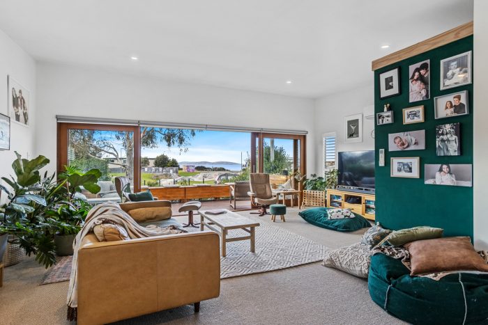 44 Wells Parade, Blackmans Bay TAS 7052, Australia