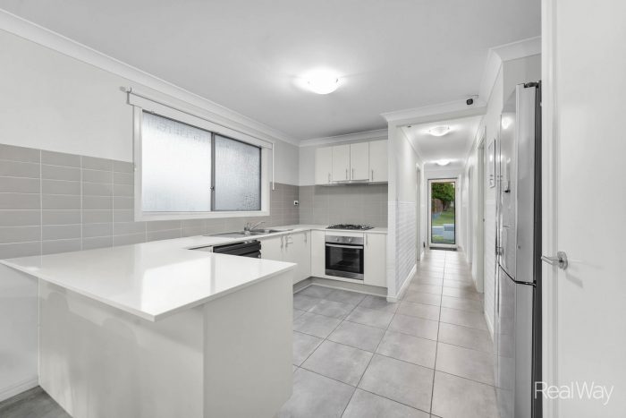 18 Cairo Wy, Spring Mountain QLD 4300, Australia