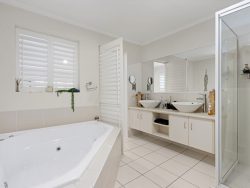 8 Kauri Ct, Dundowran Beach QLD 4655, Australia