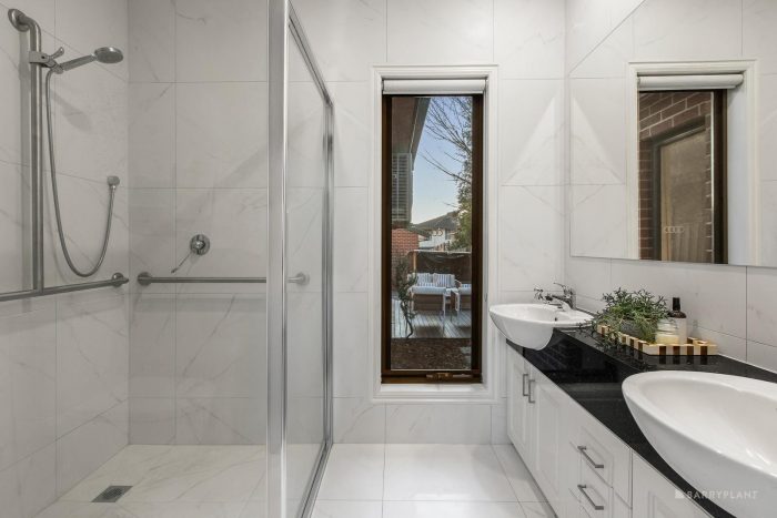 Unit 1/7 Whittens Ln, Doncaster VIC 3108, Australia
