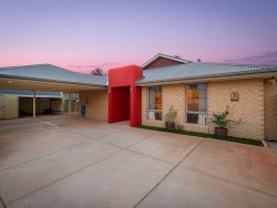 136A Campbell St, West Lamington WA 6430, Australia