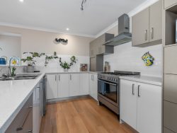 136A Campbell St, West Lamington WA 6430, Australia