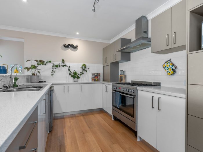 136A Campbell St, West Lamington WA 6430, Australia