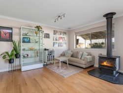 136A Campbell St, West Lamington WA 6430, Australia