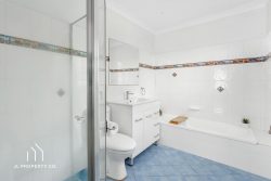 2A Day St, Wyoming NSW 2250, Australia