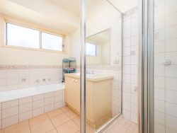 5A Homewood Dr, Mooroopna VIC 3629, Australia