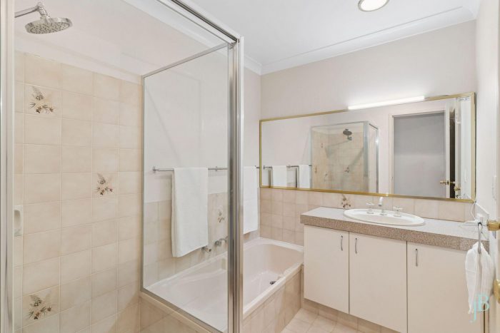 Unit 2/127 Robert St, Como WA 6152, Australia