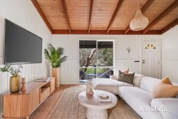 Unit 2/137 Bolton St, Eltham VIC 3094, Australia