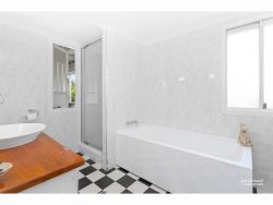 15 Jackson St, Wandal QLD 4700, Australia