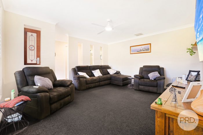 26 Daintree Cct, Moore Creek NSW 2340, Australia