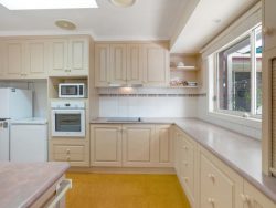 16 Dinwoodie St, Hamilton VIC 3300, Australia