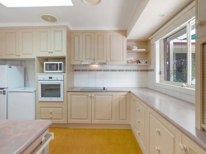 16 Dinwoodie St, Hamilton VIC 3300, Australia