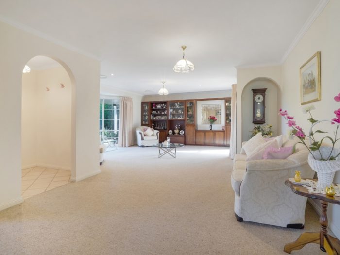 16 Dinwoodie St, Hamilton VIC 3300, Australia