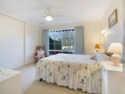 16 Dinwoodie St, Hamilton VIC 3300, Australia