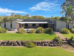 2-4 Azure Ct, Dundowran Beach QLD 4655, Australia