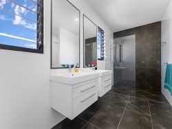 2-4 Azure Ct, Dundowran Beach QLD 4655, Australia