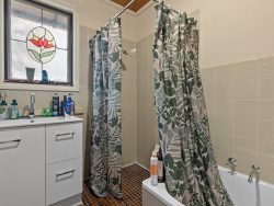 182 Elizabeth Rd, Morphett Vale SA 5162, Australia