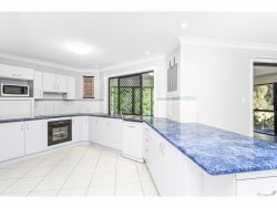 15 Woodland Dr, Frenchville QLD 4701, Australia