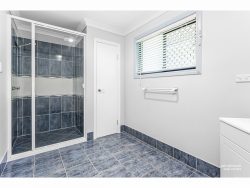 15 Woodland Dr, Frenchville QLD 4701, Australia