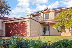 36 Chatsworth Dr, Hocking WA 6065, Australia