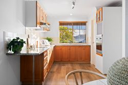 36 Chatsworth Dr, Hocking WA 6065, Australia