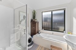 Unit 1/36 Hance Rd, Howrah TAS 7018, Australia